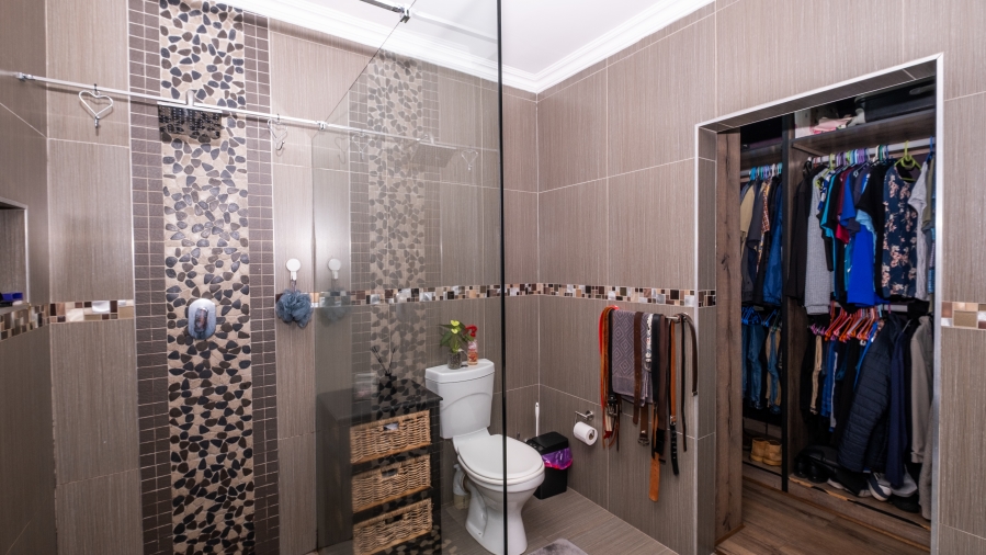 5 Bedroom Property for Sale in The Reeds Gauteng