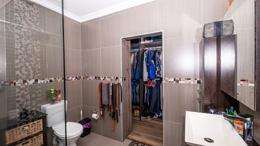 5 Bedroom Property for Sale in The Reeds Gauteng