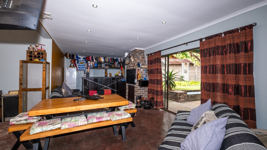 5 Bedroom Property for Sale in The Reeds Gauteng