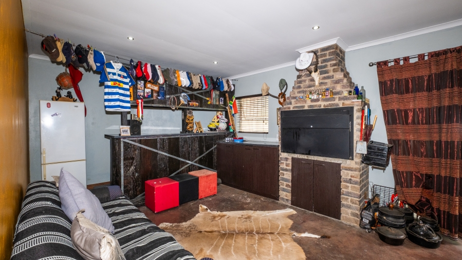 5 Bedroom Property for Sale in The Reeds Gauteng