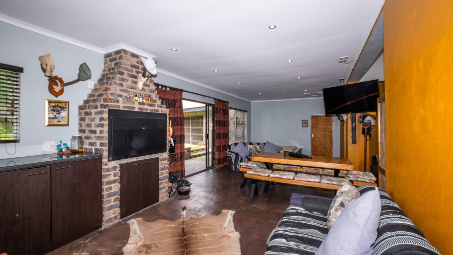 5 Bedroom Property for Sale in The Reeds Gauteng