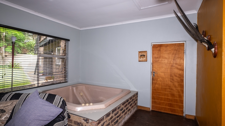 5 Bedroom Property for Sale in The Reeds Gauteng