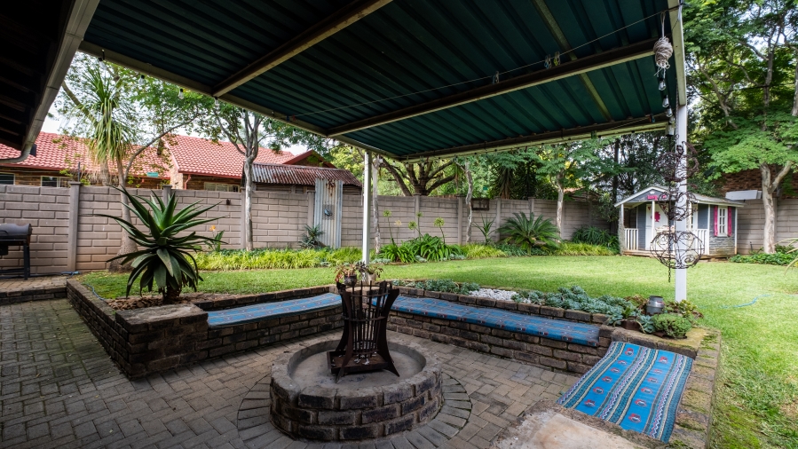 5 Bedroom Property for Sale in The Reeds Gauteng