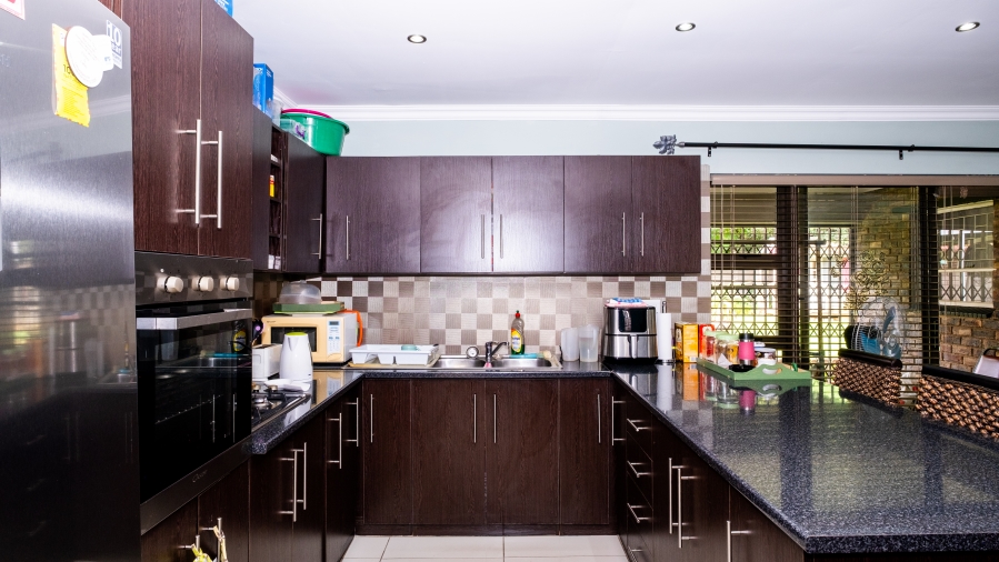 5 Bedroom Property for Sale in The Reeds Gauteng