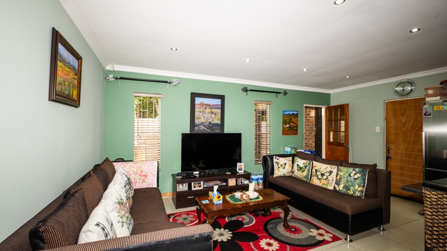 5 Bedroom Property for Sale in The Reeds Gauteng