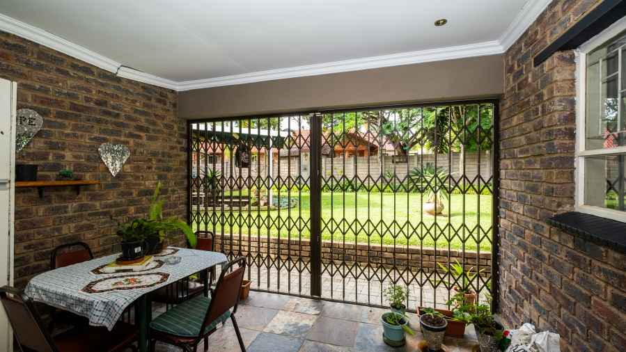 5 Bedroom Property for Sale in The Reeds Gauteng