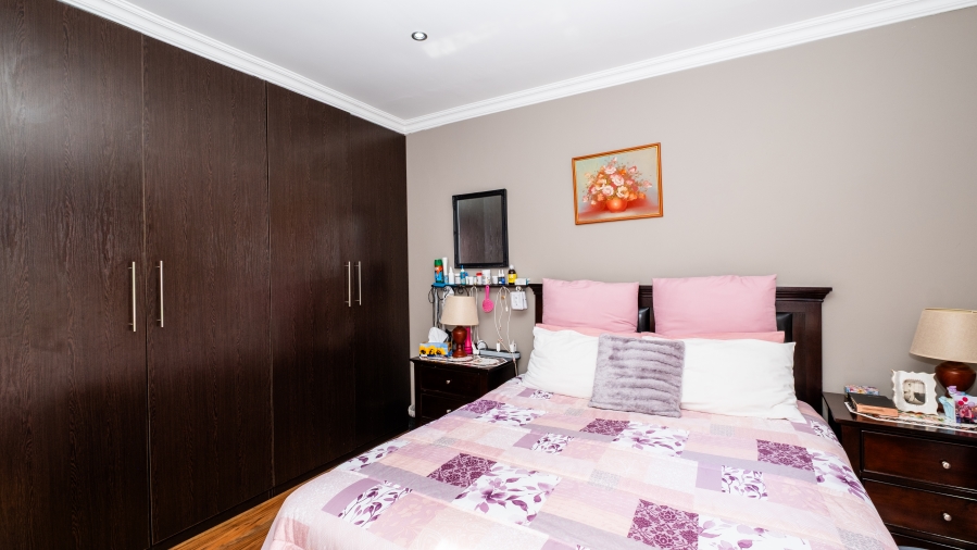 5 Bedroom Property for Sale in The Reeds Gauteng