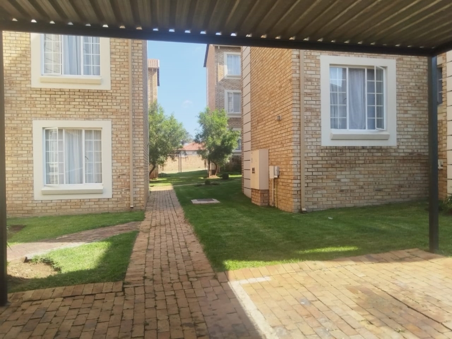 2 Bedroom Property for Sale in North Riding Gauteng