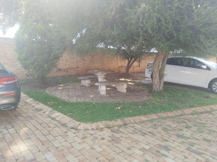 2 Bedroom Property for Sale in North Riding Gauteng