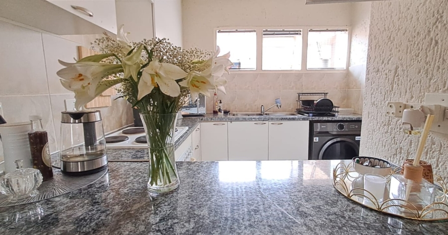 1 Bedroom Property for Sale in Mondeor Gauteng