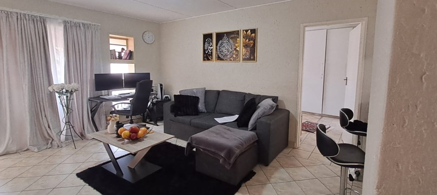 1 Bedroom Property for Sale in Mondeor Gauteng