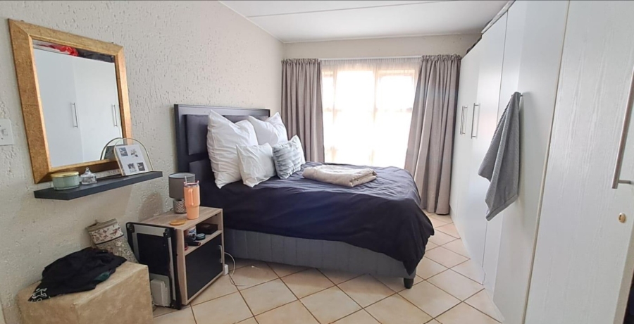 1 Bedroom Property for Sale in Mondeor Gauteng