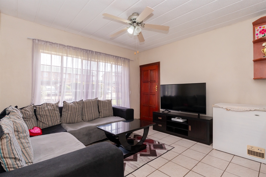 2 Bedroom Property for Sale in Farrarmere Gauteng