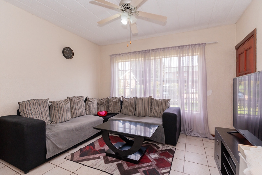 2 Bedroom Property for Sale in Farrarmere Gauteng