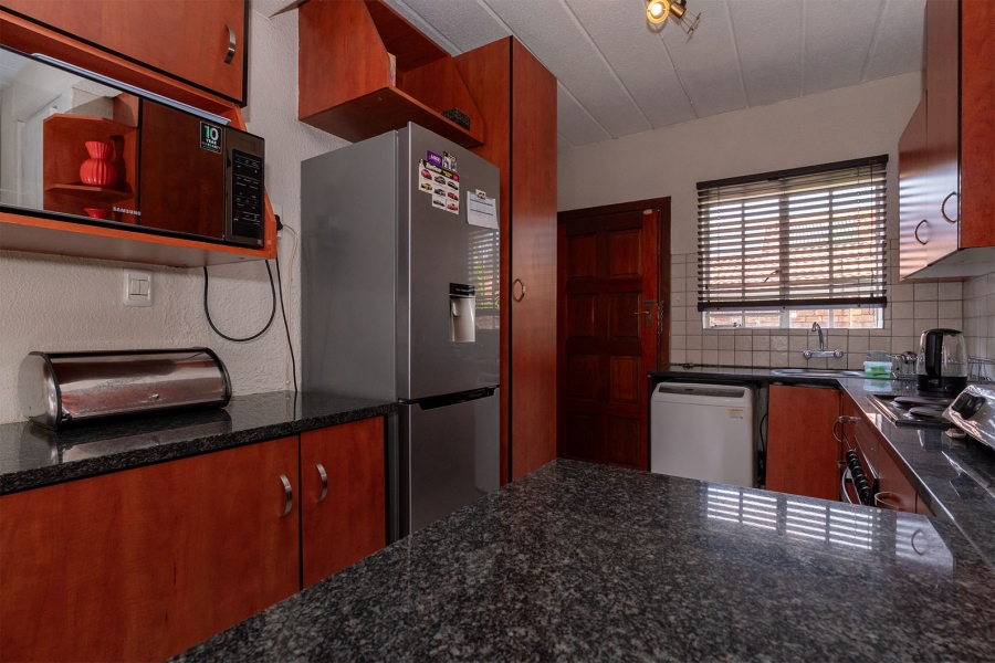 2 Bedroom Property for Sale in Farrarmere Gauteng