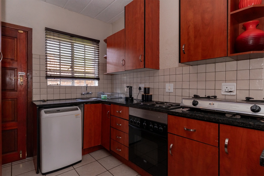 2 Bedroom Property for Sale in Farrarmere Gauteng