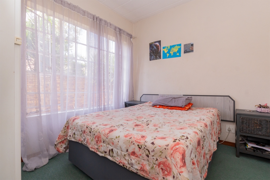 2 Bedroom Property for Sale in Farrarmere Gauteng