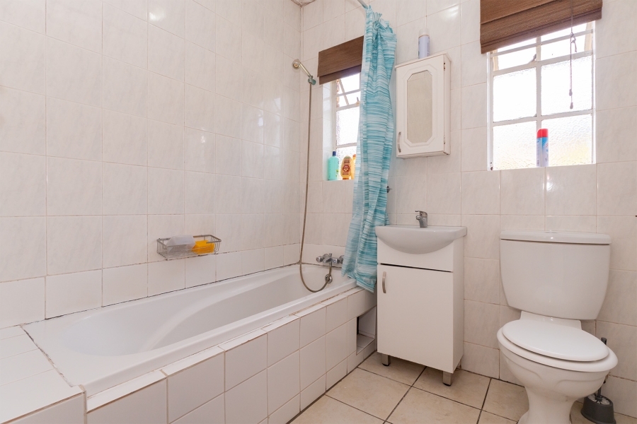 2 Bedroom Property for Sale in Farrarmere Gauteng