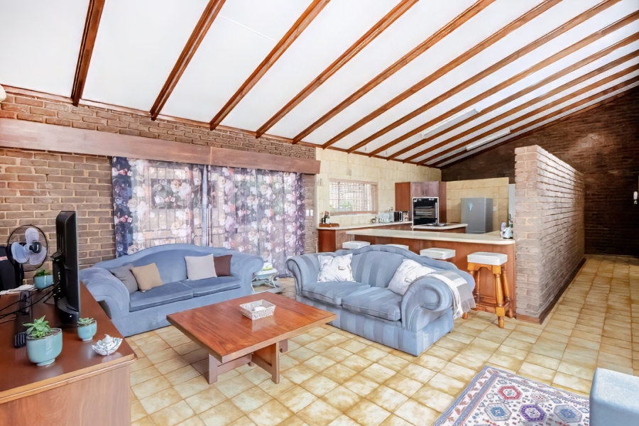 5 Bedroom Property for Sale in Roodekrans Gauteng