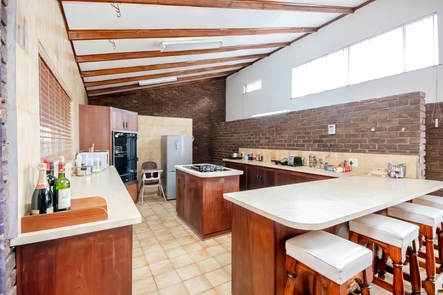 5 Bedroom Property for Sale in Roodekrans Gauteng