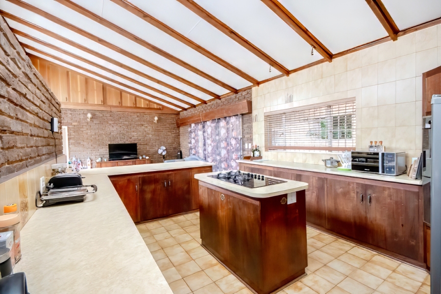 5 Bedroom Property for Sale in Roodekrans Gauteng