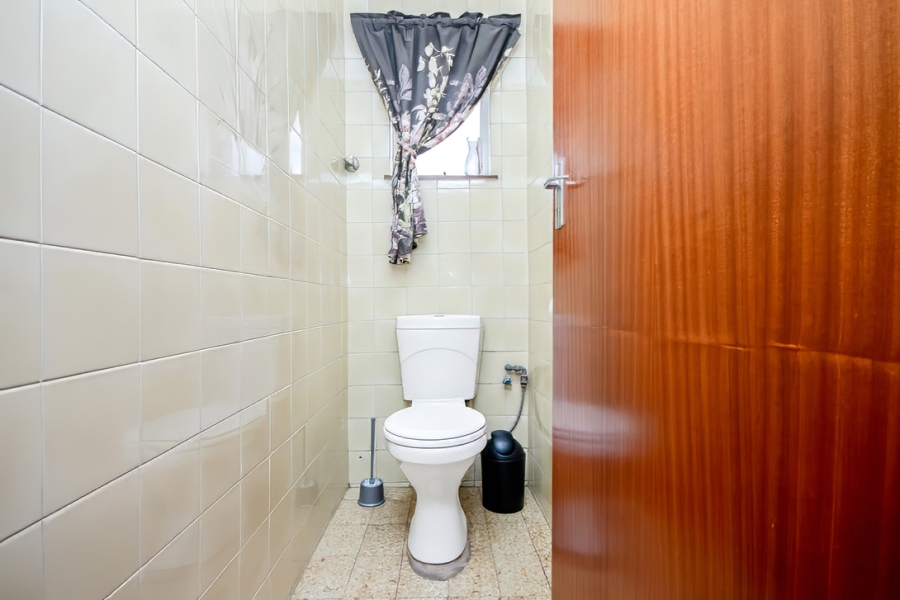 5 Bedroom Property for Sale in Roodekrans Gauteng