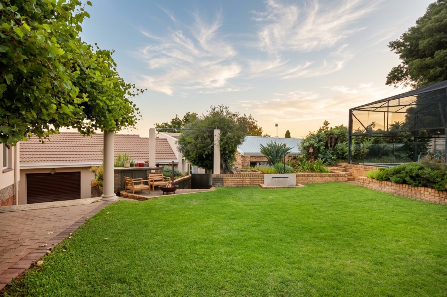 5 Bedroom Property for Sale in Roodekrans Gauteng