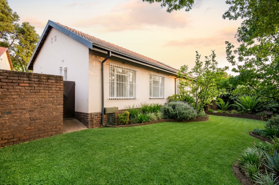 5 Bedroom Property for Sale in Roodekrans Gauteng