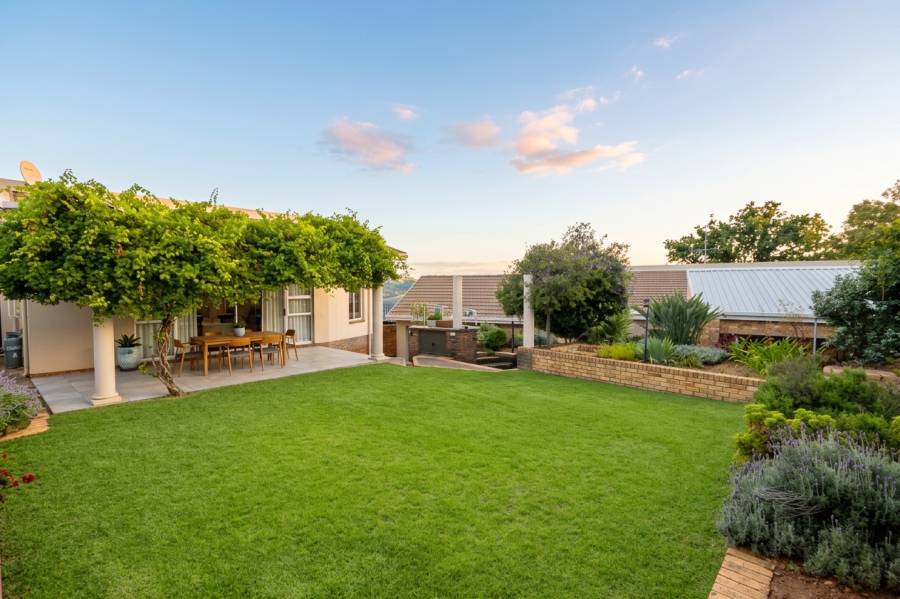 5 Bedroom Property for Sale in Roodekrans Gauteng