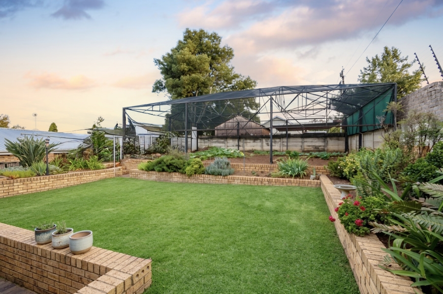 5 Bedroom Property for Sale in Roodekrans Gauteng