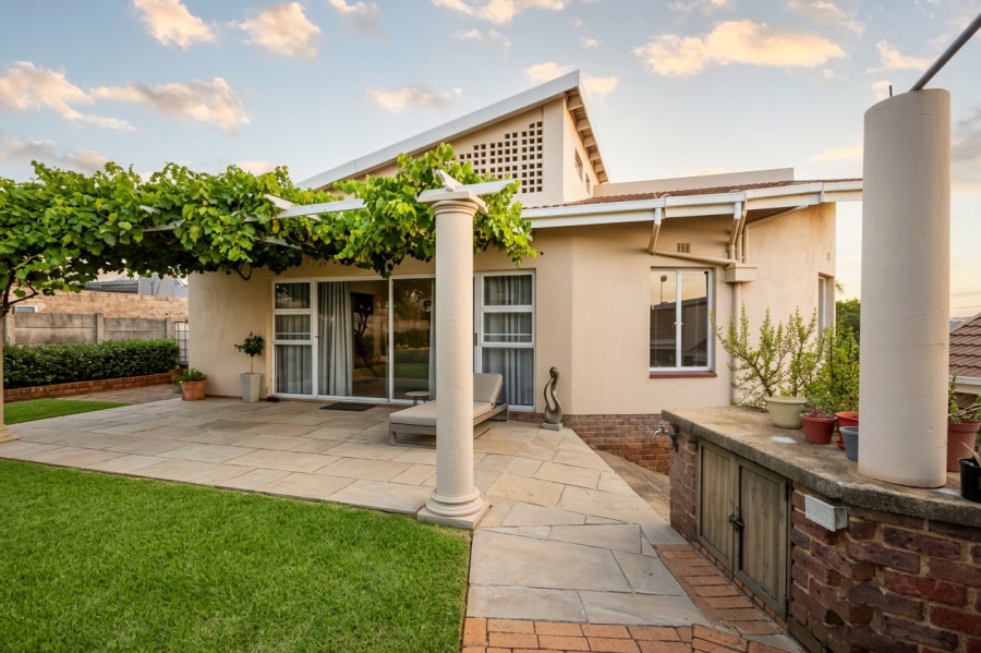 5 Bedroom Property for Sale in Roodekrans Gauteng