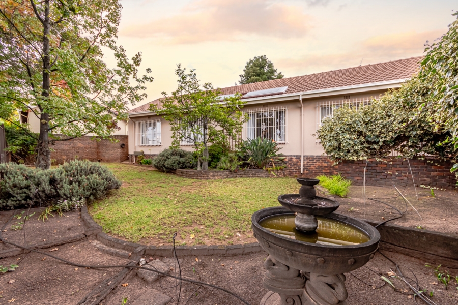 5 Bedroom Property for Sale in Roodekrans Gauteng