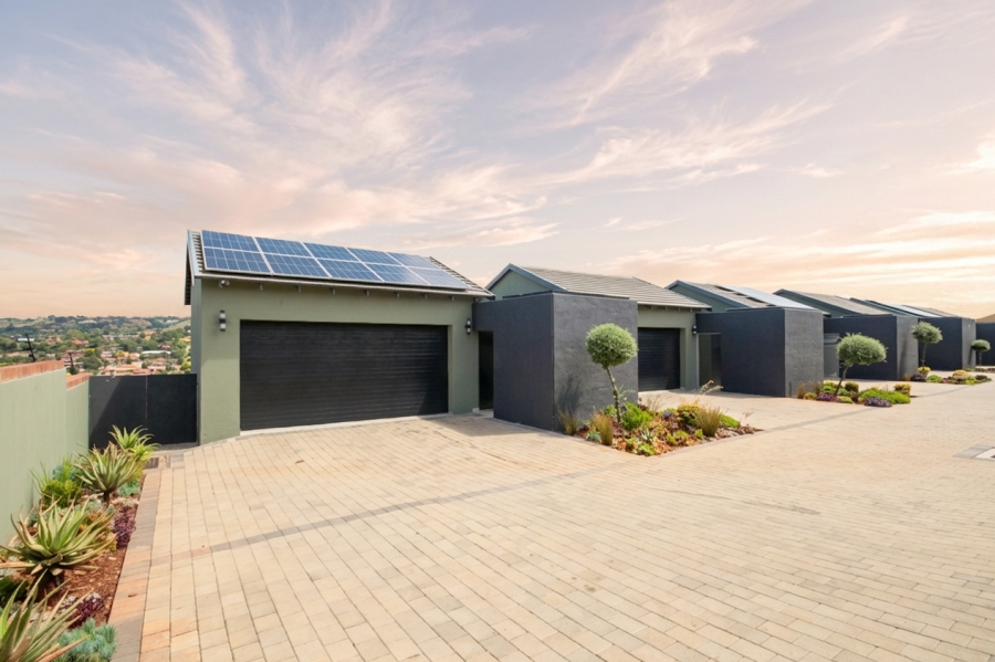 3 Bedroom Property for Sale in Helderkruin Gauteng