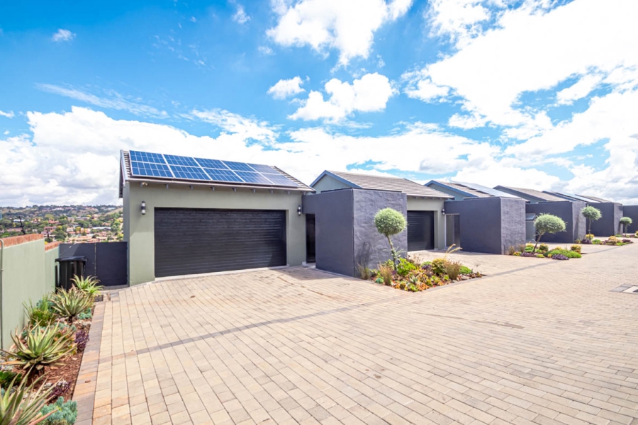 3 Bedroom Property for Sale in Helderkruin Gauteng