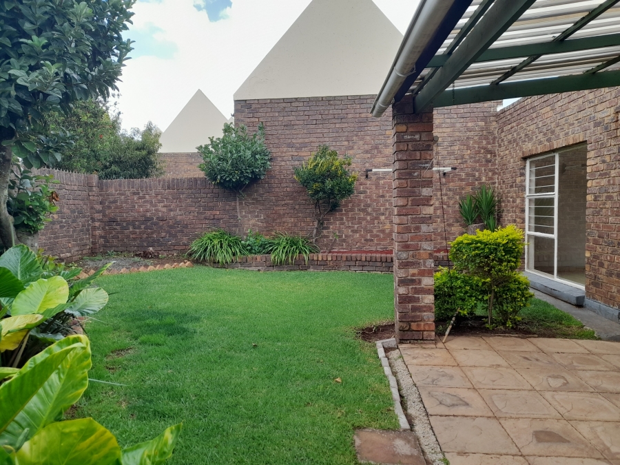 2 Bedroom Property for Sale in Oakdene Gauteng