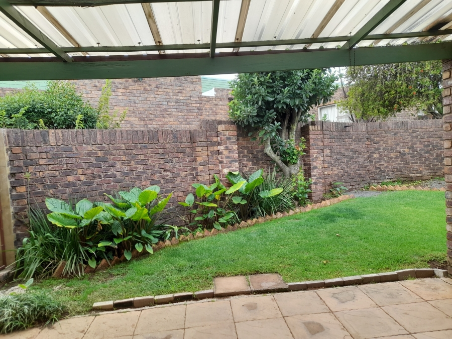 2 Bedroom Property for Sale in Oakdene Gauteng
