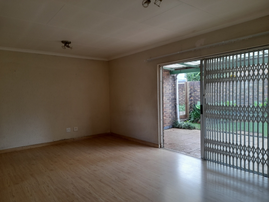 2 Bedroom Property for Sale in Oakdene Gauteng