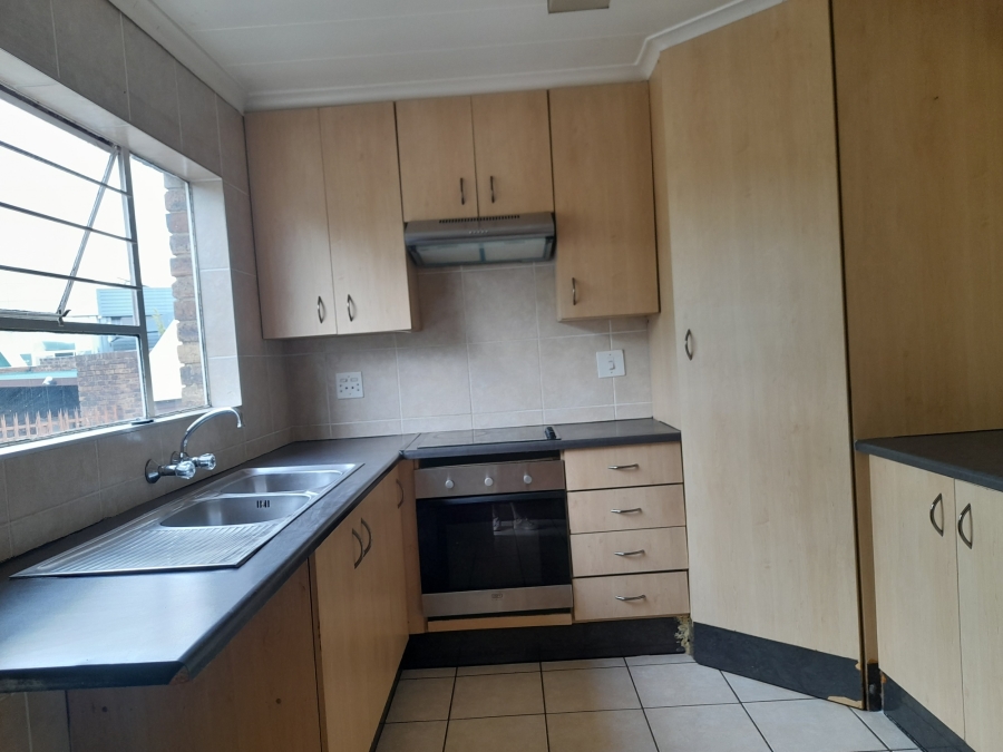 2 Bedroom Property for Sale in Oakdene Gauteng
