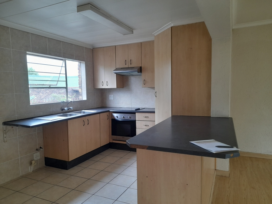2 Bedroom Property for Sale in Oakdene Gauteng