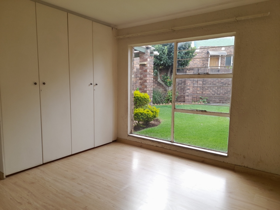 2 Bedroom Property for Sale in Oakdene Gauteng
