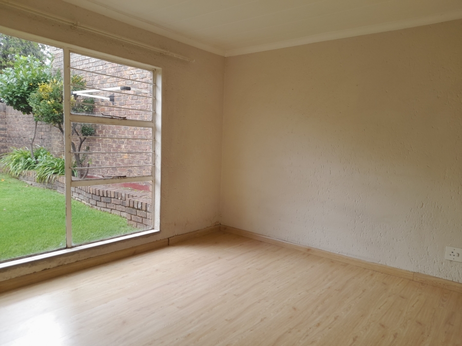 2 Bedroom Property for Sale in Oakdene Gauteng