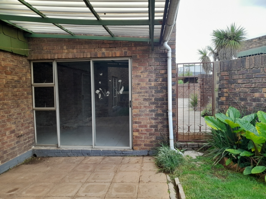 2 Bedroom Property for Sale in Oakdene Gauteng