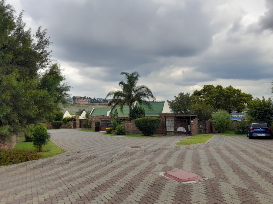 2 Bedroom Property for Sale in Oakdene Gauteng