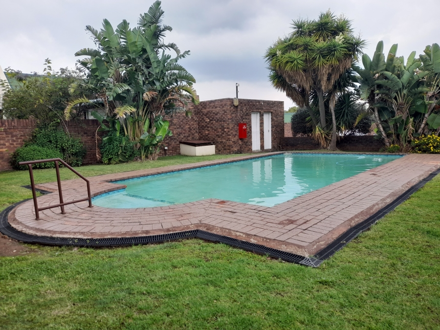 2 Bedroom Property for Sale in Oakdene Gauteng