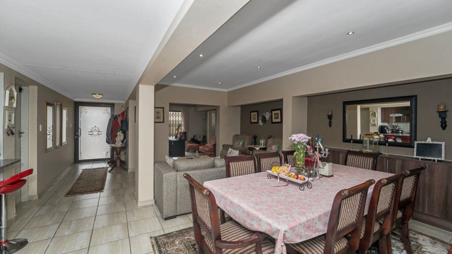 3 Bedroom Property for Sale in Lakefield Gauteng