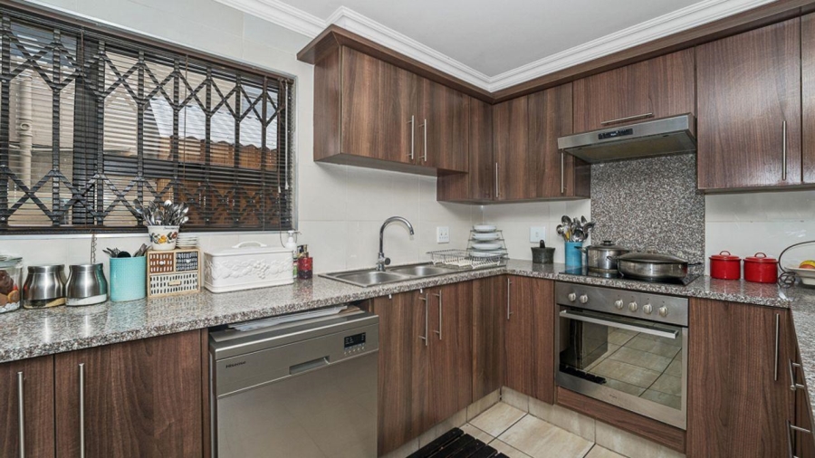 3 Bedroom Property for Sale in Lakefield Gauteng