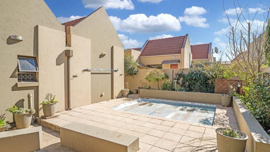 3 Bedroom Property for Sale in Lakefield Gauteng