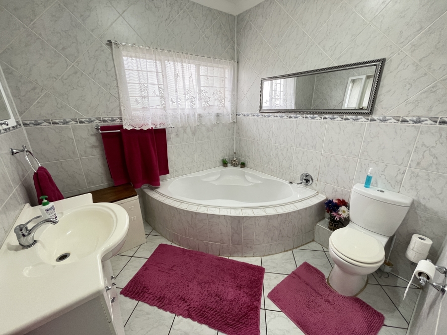 4 Bedroom Property for Sale in Greenhills Gauteng