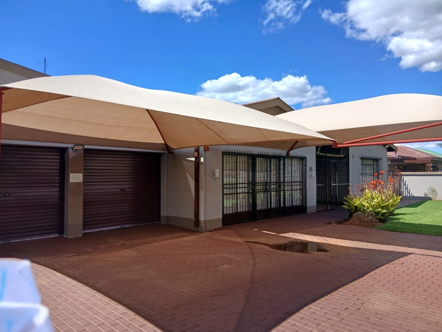 4 Bedroom Property for Sale in Oberholzer Gauteng