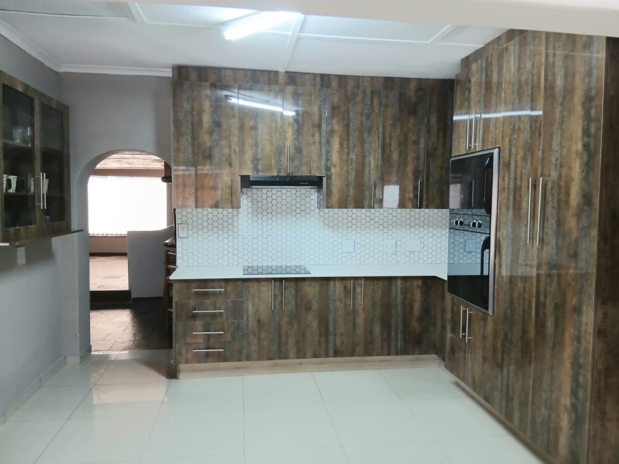 4 Bedroom Property for Sale in Oberholzer Gauteng